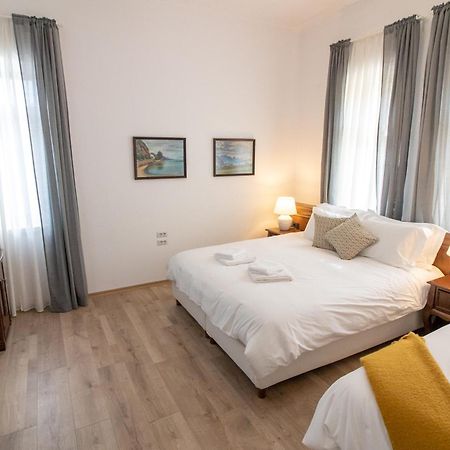 Seven Cafe & Hotel Pogradec Kültér fotó