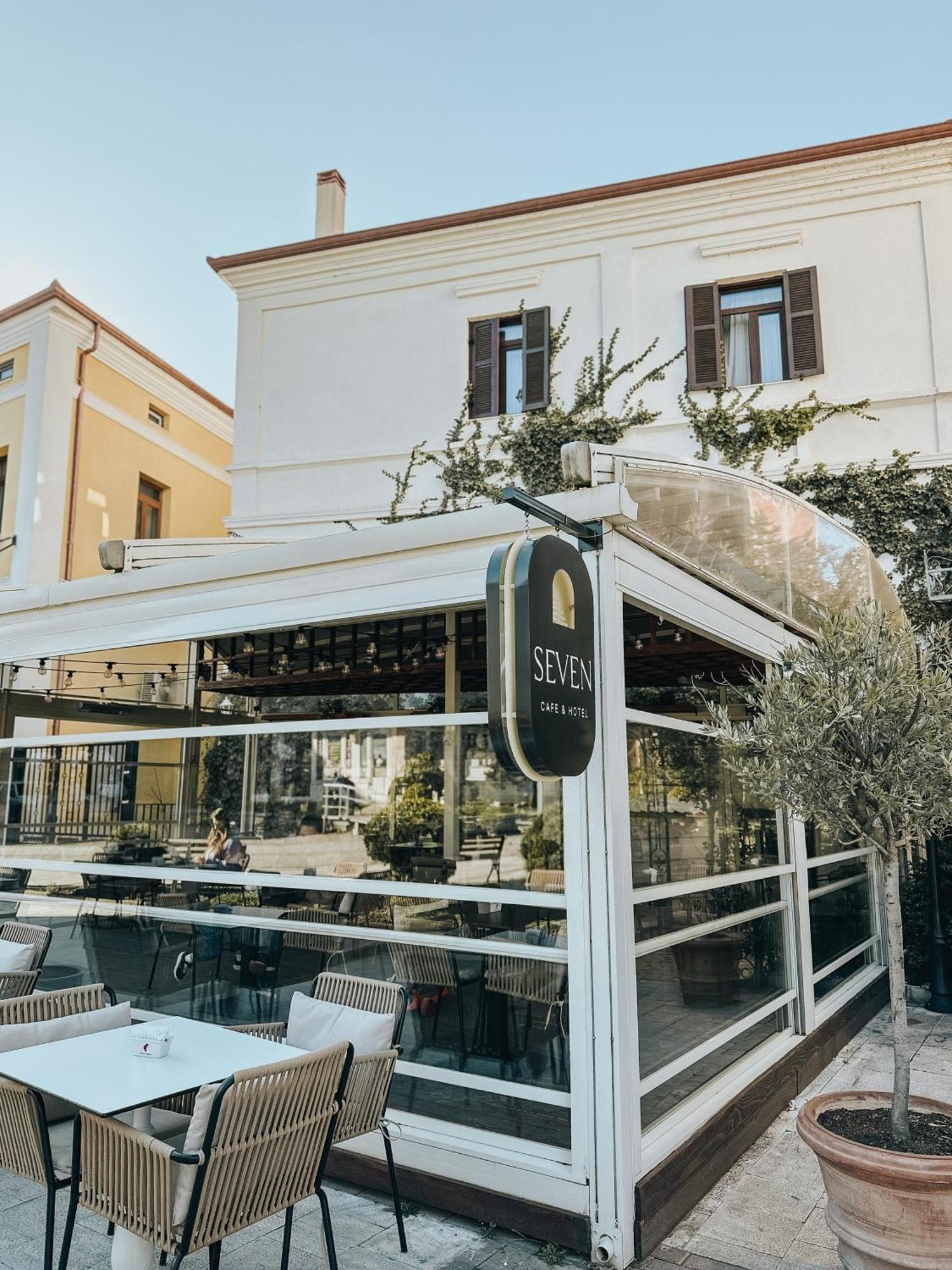 Seven Cafe & Hotel Pogradec Kültér fotó