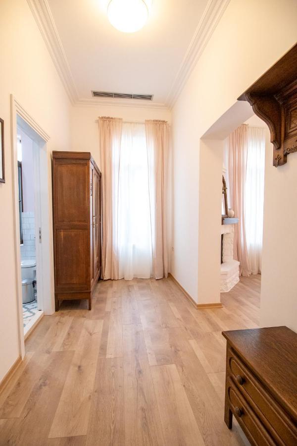 Seven Cafe & Hotel Pogradec Kültér fotó