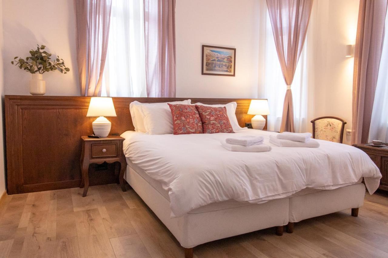 Seven Cafe & Hotel Pogradec Kültér fotó