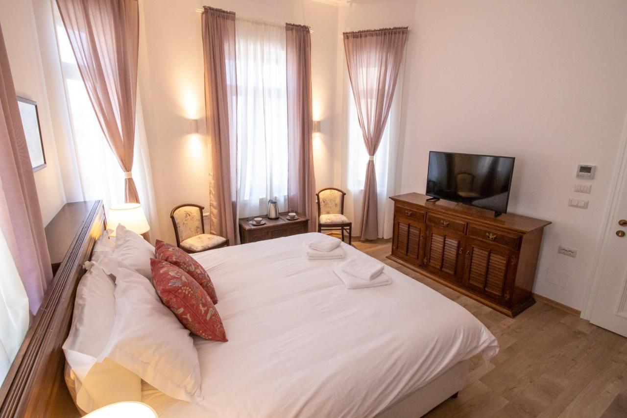 Seven Cafe & Hotel Pogradec Kültér fotó