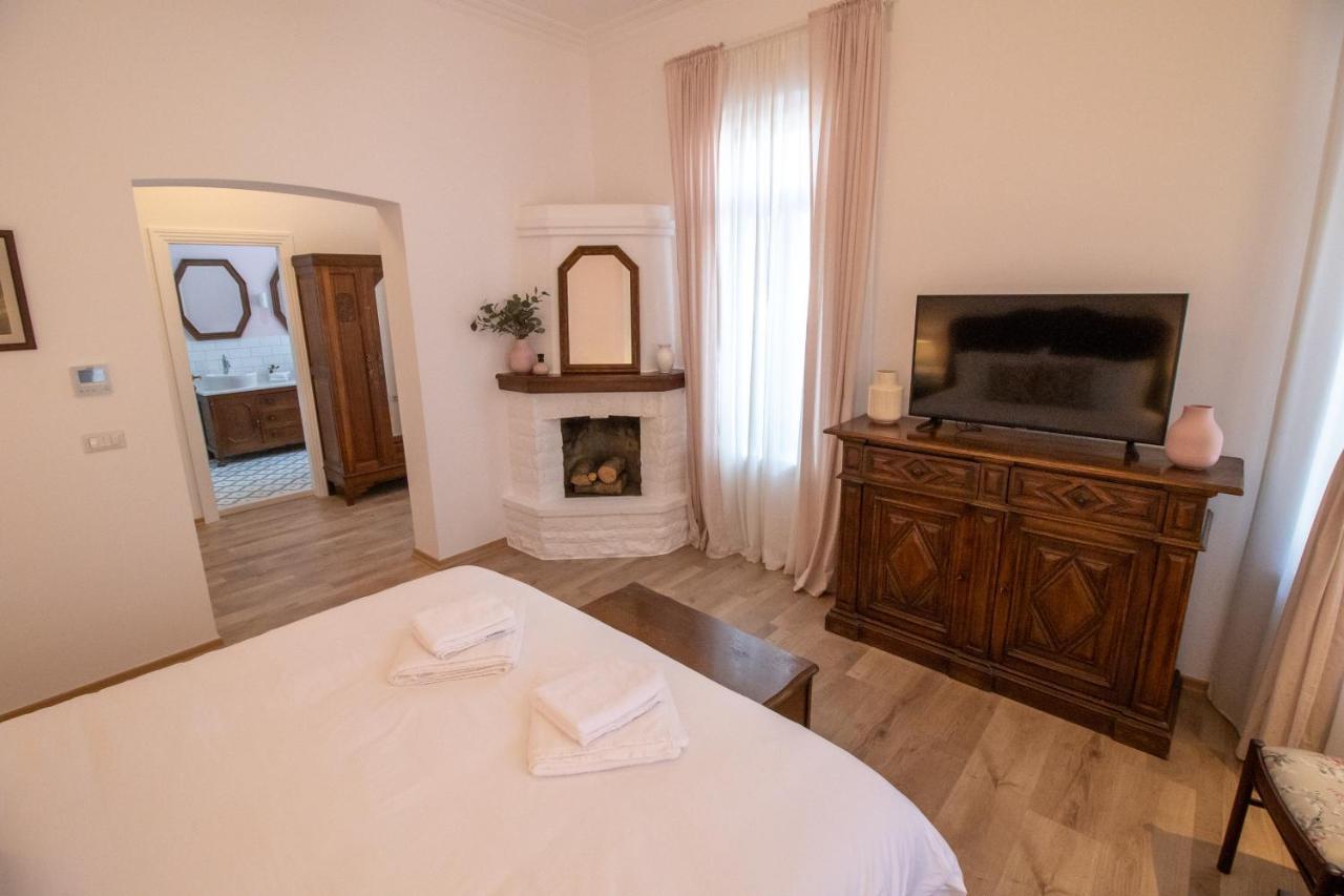 Seven Cafe & Hotel Pogradec Kültér fotó