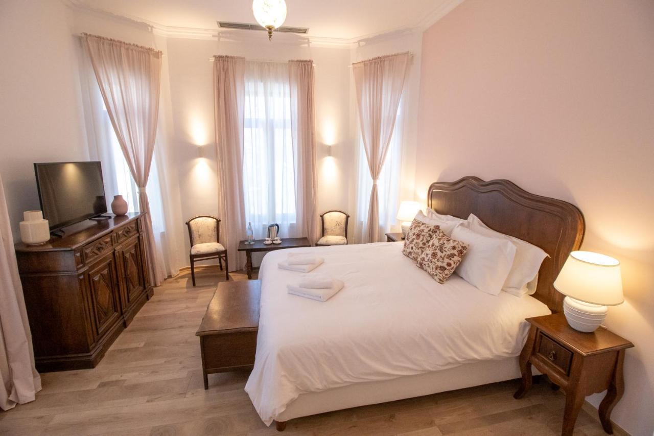 Seven Cafe & Hotel Pogradec Kültér fotó