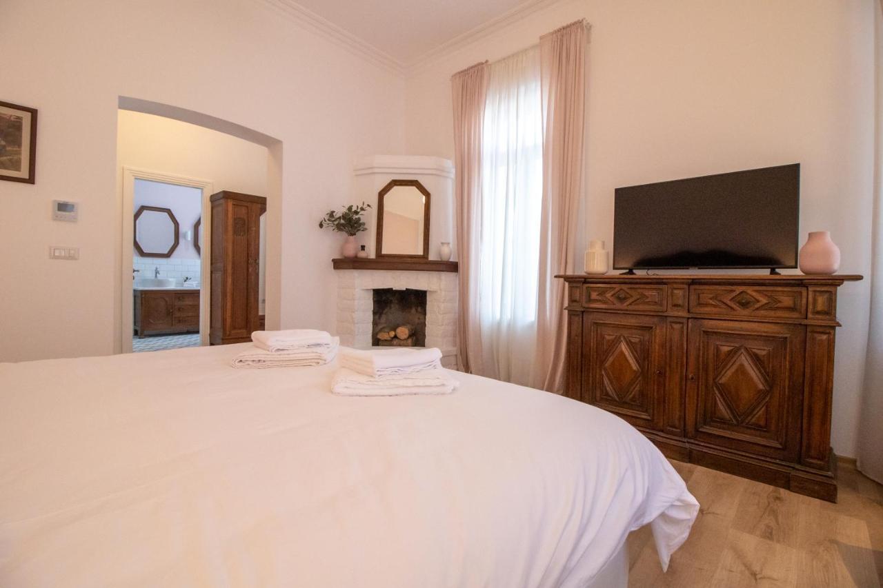 Seven Cafe & Hotel Pogradec Kültér fotó